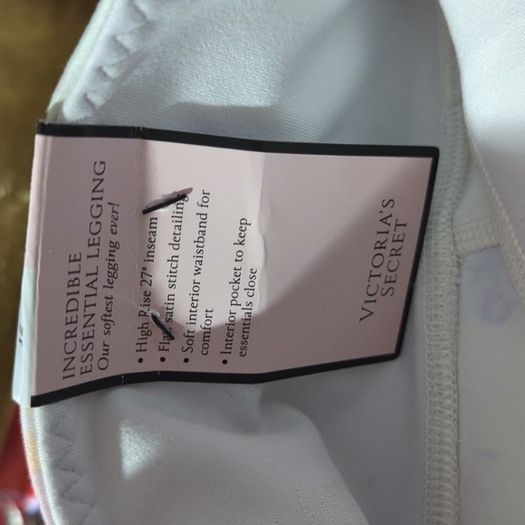 Victoria's Secret Incredible Essential Legging Floral Print - Picture 2 of 5